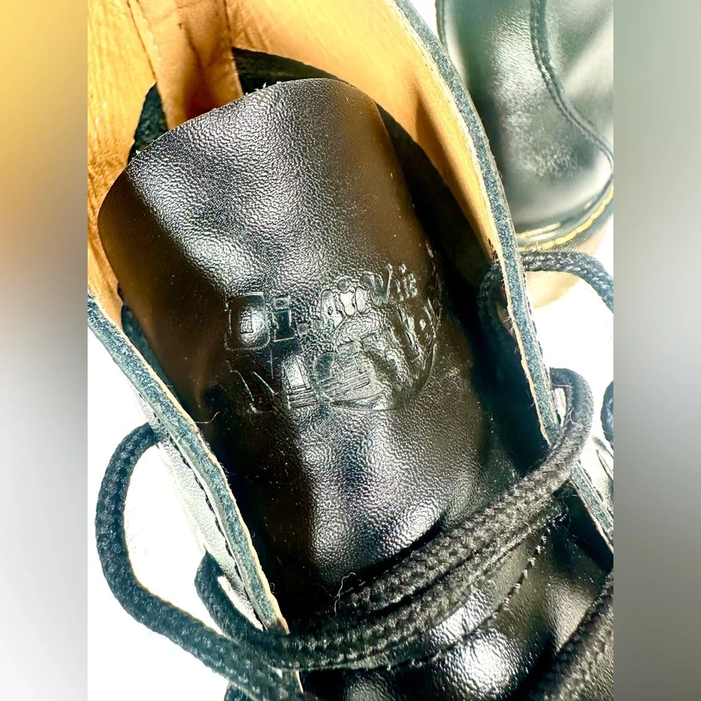 Dr. Martens Men’s Chukka Boots in black